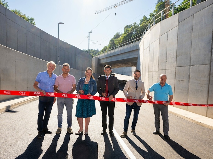 Manfred Eder (ÖBB), Franz Jank, Bürgermeisterin Silvia Häusel-Benz, LR Martin Gruber, LR Sebastian Schuschnig, Bürgermeister Johan Koban