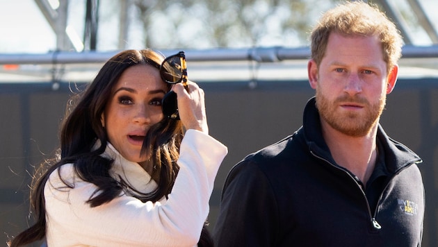 Prince Harry and Duchess Meghan continue their collaboration with the streaming service Netflix. (Bild: AP/Peter Dejong)