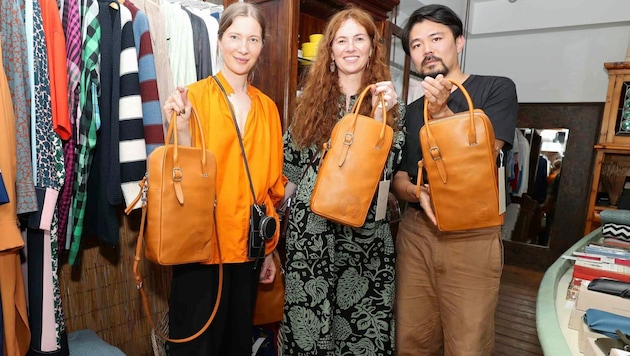 Stephanie Tscheppe (Mitte) mit den Designern von Sagan Vienna.