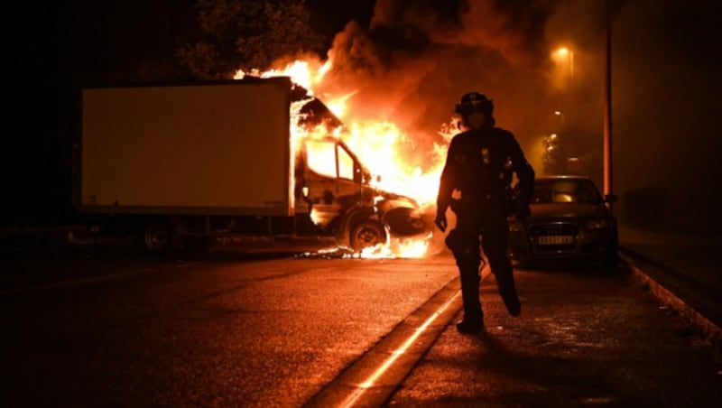 Zu besonders heftigen Auseinandersetzungen kam es in Marseille und Lyon. (Bild: APA/AFP/Sebastien SALOM-GOMIS)