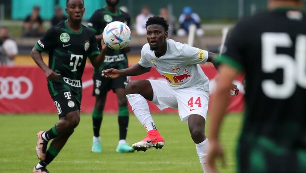 Samson Tijani (M.) feierte gegen Ferencváros sein Comeback. (Bild: Tröster Andreas)