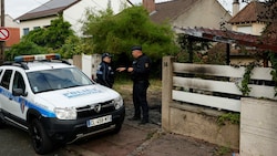 Bei den Krawallen wurde in der Nacht auf Sonntag das Wohnhaus eines Bürgermeisters in dem Pariser Vorort L‘Haÿ-les-Roses angegriffen. (Bild: AFP)