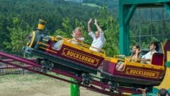 Die Familie Blochberger aus Krumbach eröffnete in ihrem Erlebnispark die erste Achterbahn in Niederösterreich. (Bild: Andreas Tischler )