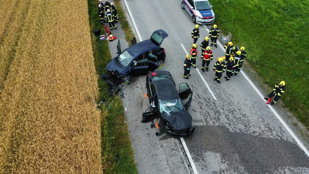 Das Drohnenfoto zeigt die Unfallstelle von oben (Bild: Lauber/laumat.at Matthias)