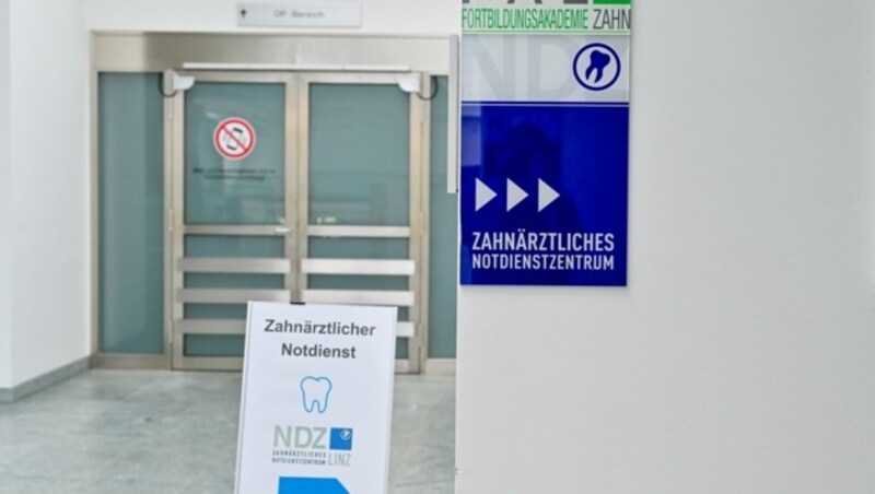 Seit 2010 können Patientinnen und Patienten spätabends, am Wochenende sowie an Feiertagen in das zahnärztliche Notdienstzentrum im Linzer Unfallkrankenhaus kommen. (Bild: Dostal Harald)