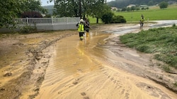 Im Burgenland waren nach dem Starkregen Straßen überschwemmt. (Bild: Schulter Christian)