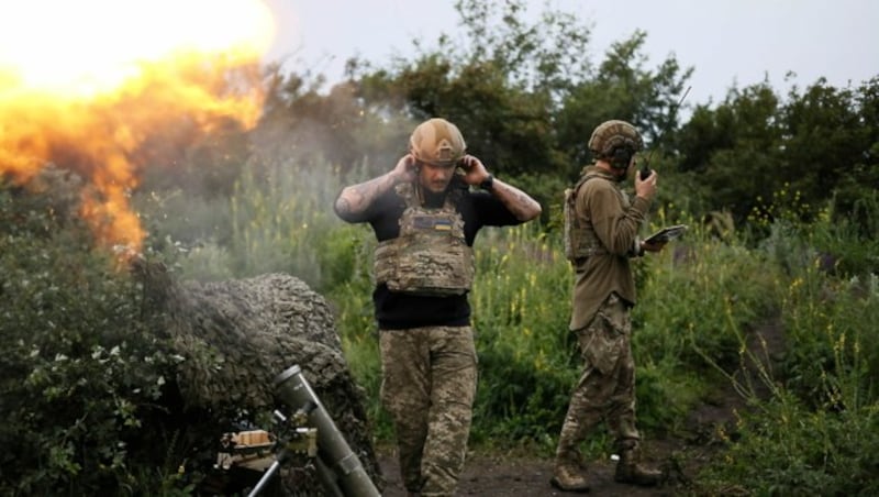 Die Kämpfe gehen weiter, die Lage an der Front ist laut Kiew kompliziert. (Bild: AP)