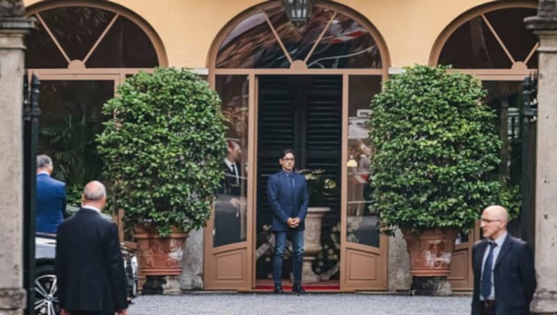 Pier Silvio Berlusconi, Sohn des Ex-Premiers, am 23. Juni vor der Villa San Martino nahe Mailand. (Bild: LaPresse, AP)