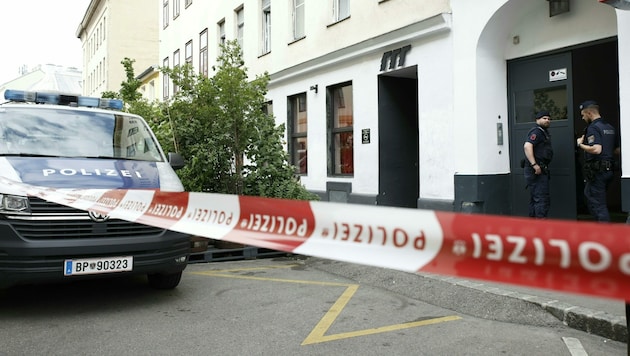 Ein 35-jähriger Syrer richtete in einer Wohnung in der Nähe des Brunnenmarkts ein Blutbad an. (Bild: APA/TOBIAS STEINMAURER)