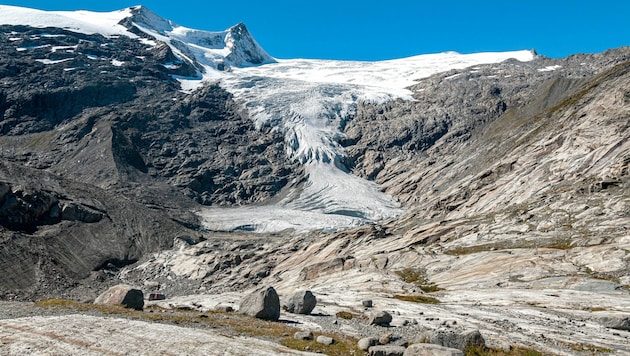 Die Klimaerwärmung lässt die Gletscher im Alpenraum immer schneller schmelzen (Bild: stock.adobe.com)