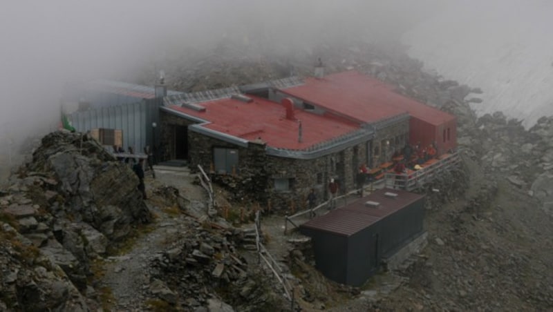 Am Weg von der Glungezer Hütte (im Bild) nach Matrei stürzte der Tiroler in den Tod. (Bild: zoom.tirol (Archivbild))