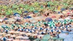 Strand von Lignano: Wo ist mein Sonnenschirm? (Bild: Bernard / imageBROKER / picturedesk.com)