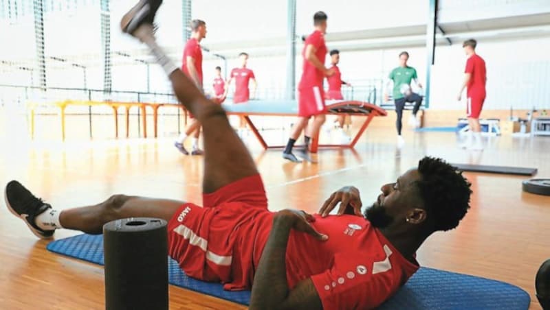 Bright Edomwonyi und Kollegen haben in Steinbrunn auch abseits des Rasens sehr gute Trainingsmöglichkeiten. (Bild: Younion)