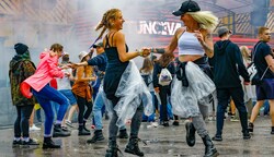 Gummistiefel und Regenmantel sollten eingepackt werden (Bild: Gerhard Schiel)