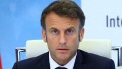 Frankreichs Präsident Emmanuel Macron denkt darüber nach, den Zugang zu sozialen Medien einzuschränken, um die Unruhen in den Griff zu bekommen. (Bild: AP)