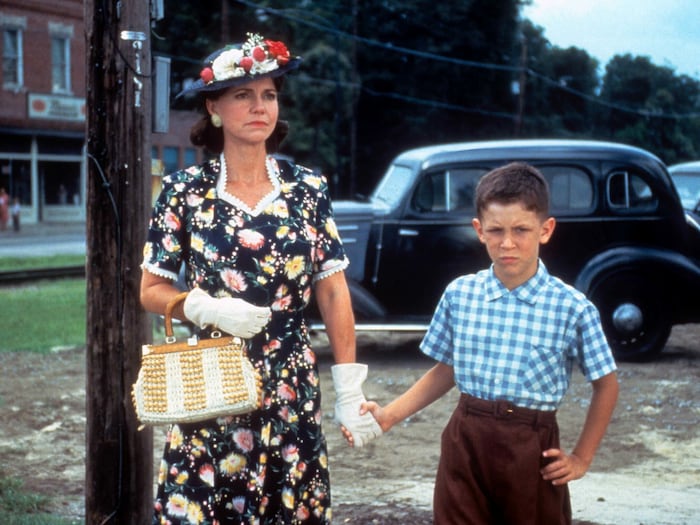 Sally Field als Mrs. Gump und Michael Conner Humphreys als Forrest Gump