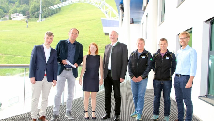Startschuss für die neue Seilbahn: V. li.: Markus Ramharter, Planai-GF Georg Bliem, Nina Piber, ...
