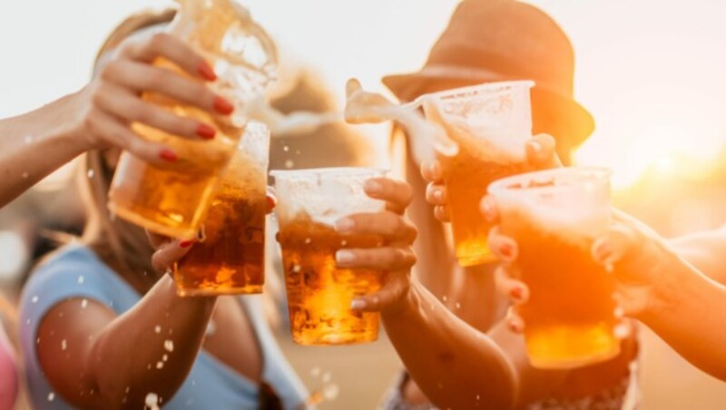 Die jungen Franzosen trinken vermehrt Bier - beim Konsum des Gerstensafts sind sie aber noch Schlusslicht in Europa. (Bild: Dragan Radojevic - stock.adobe.com)