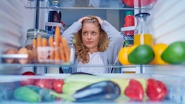 Sie macht es falsch: Einige der gezeigten Lebensmittel sind kälteepfindlich und sollten nicht im ...