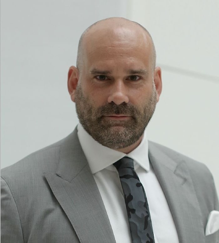Lawyer Klaus Ainedter defends the 14-year-old first defendant.
