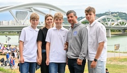 Gerald Scheiblehner mit seinen Söhnen Felix, Lorenz und Moritz sowie Frau Kerstin (Bild: Dostal Harald)