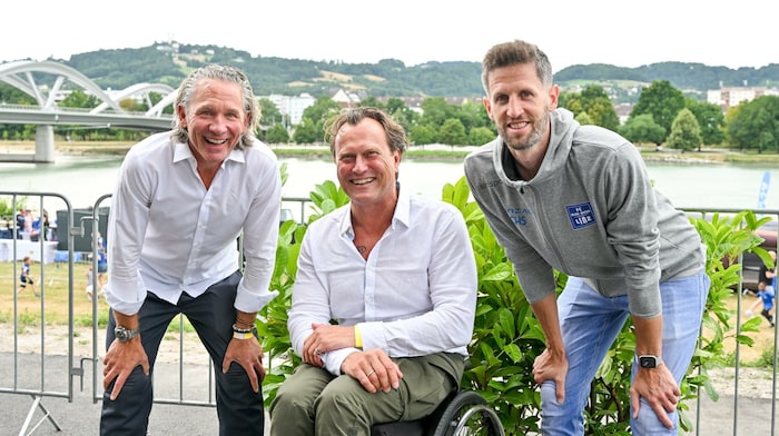 Auch dabei: Sportmanager Christian Perthaler, Spielerberater Alex Sperr und Sportdirektor ...