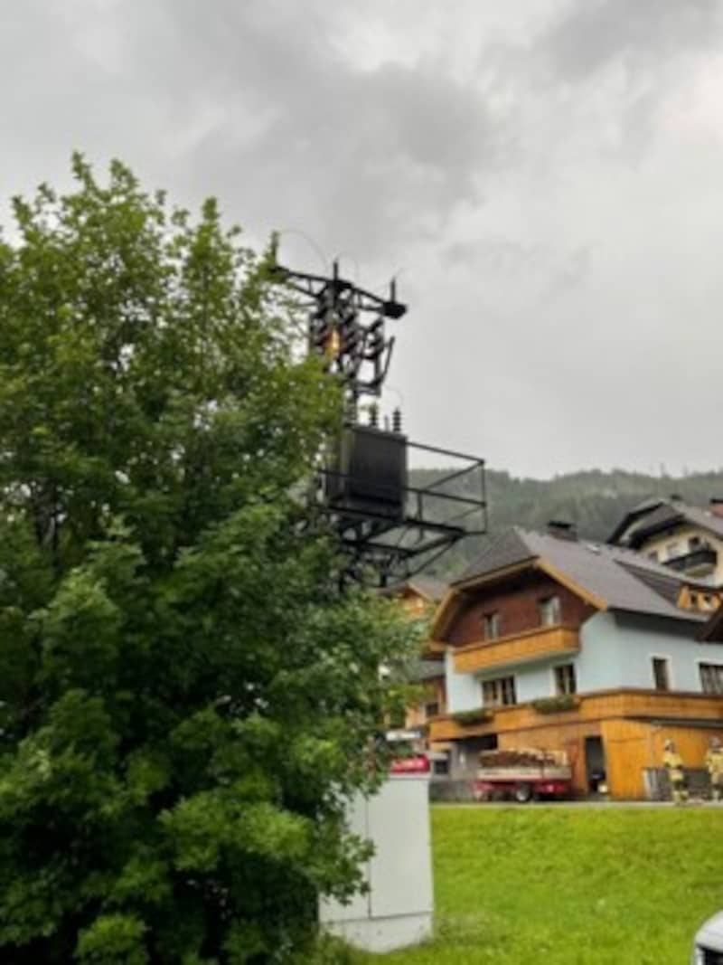 In Ramingstein geriet ein Trafo in Brand. (Bild: Freiwillige Feuerwehr Ramingstein)