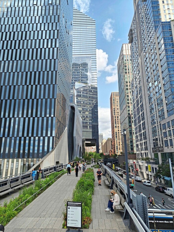High Line - der Park befindet sich auf einer ehemaligen Hochbahntrasse.