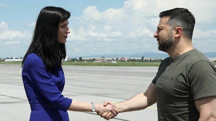 von links: Bulgariens stellvertretende Premierministerin Mariya Gabriel, und der ukrainische ...