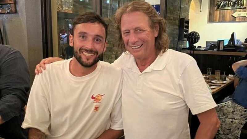 Zwei Kärntner in Shanghai: Markus Pink und Herwig Petschnig in dessen Lokal „Zeitgeist“. (Bild: zvg)