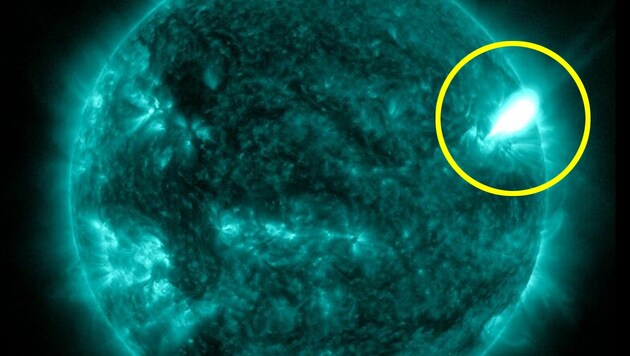 Einer der beiden Sonnenstürme stammt von einem CME (Bild), der Sonnenfleck namens AR3354 ausgeworfen wurde. (Bild: NASA/SOHO, krone.at-Grafik)
