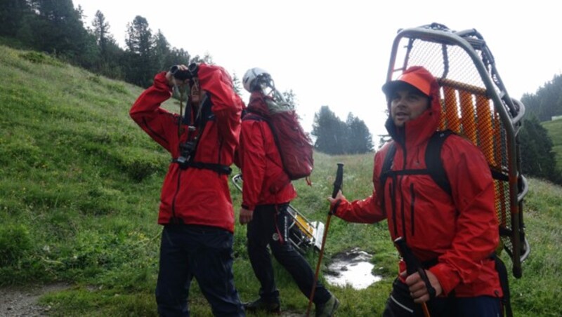 Bergretter am Weg zum Einsatzort. (Bild: zoom.tirol)