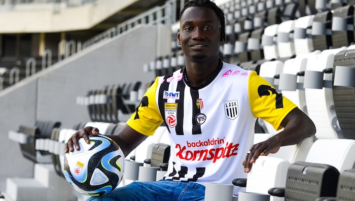 Ebrima Darboe im LASK-Dress