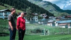 Sportkoordinator Alexander Schneider und Trainer Markus Mader freuen sich über die optimalen Bedingungen für das Austria Lustenau-Trainingslager in Lech. (Bild: Austria Lustenau)