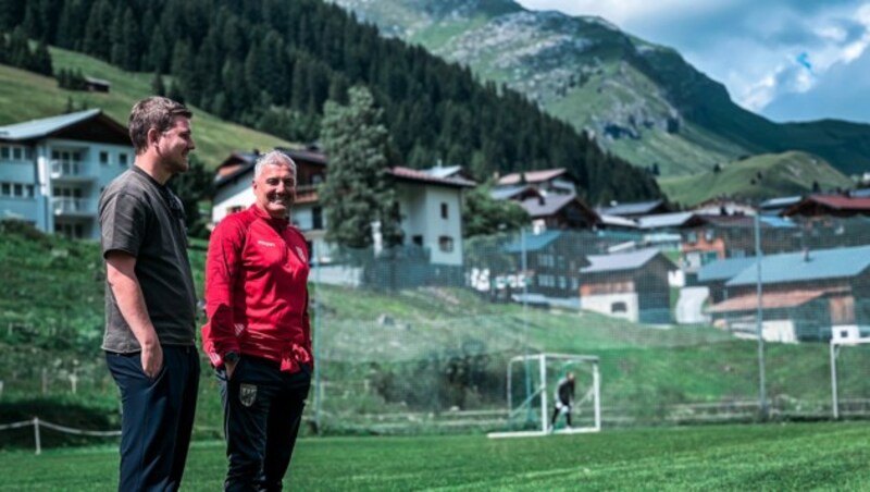 Sportchef Schneider (l.) und Trainer Mader (r.) während des Kurztrainingslagers in Lech. (Bild: Austria Lustenau)