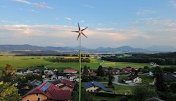 Groß oder Klein? Auch in Oberösterreich wird die Windkraft seit 30 Jahren genutzt, debattiert wird noch immer darüber. (Bild: Scharinger Daniel)