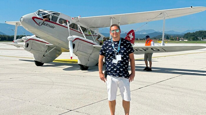 Raunig vor der „de Havilland Dragon“