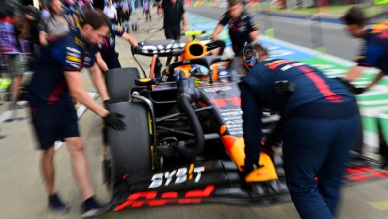 Perez musste im Qualifying früher in der Box bleiben, als ihm lieb war. (Bild: APA/AFP/ANDREJ ISAKOVIC)