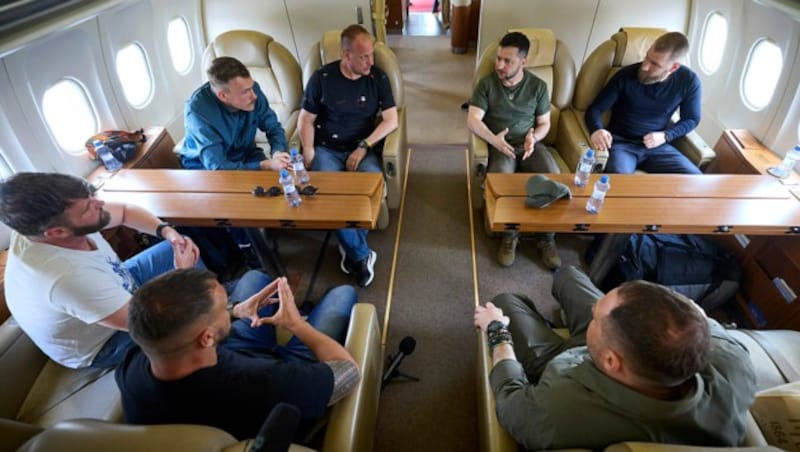 Auf dem Heimflug wurde intensiv debattiert. (Bild: AP)