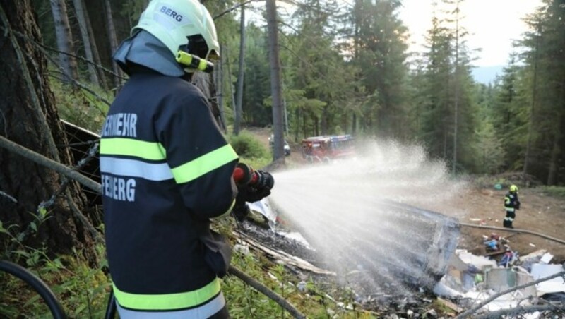 48 Feuerwehrmänner waren im Einsatz (Bild: Thomas Zeiler)