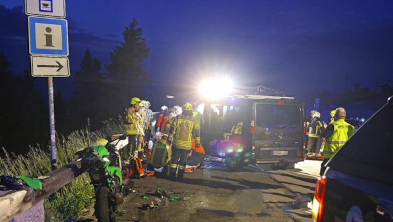 Der Horrorunfall löste einen nächtlichen Großeinsatz aus. (Bild: Rotes Kreuz Berchtesgaden/Markus Leitner)