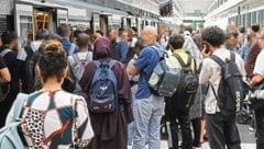 Bitte warten. So sieht jeder Tag bei der U4 mittlerweile aus. (Bild: Klemens Groh)