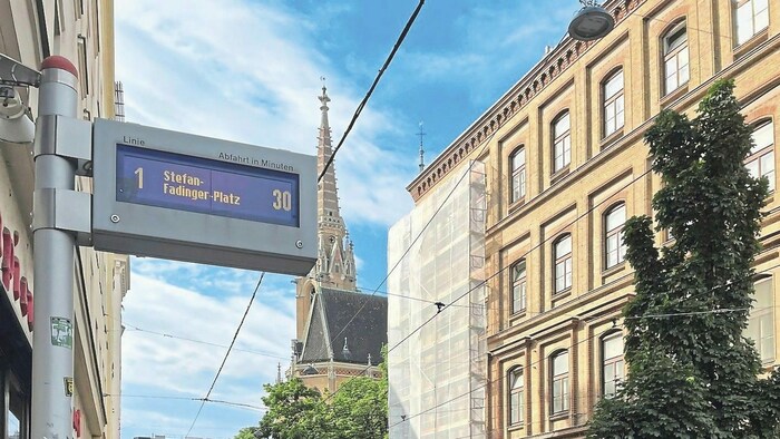 Alltag bei den Wiener Linien: wartende Massen, Ausfälle, Sperren, schlechtes ...