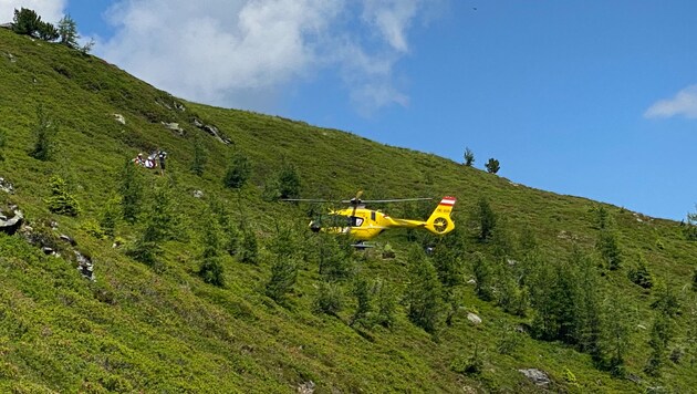 El helicóptero de rescate Christophorus 17 tuvo que ser desplegado. (Bild: zoom.tirol)