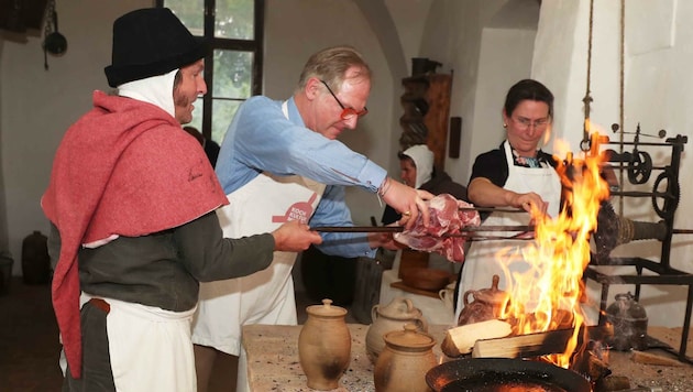 Das mittelalterliche Kocherlebnis kann man auch buchen. (Bild: Judt Reinhard)