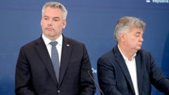 Wollen sie oder wollen sie nicht? Karl Nehammer und Werner Kogler hatten vor dem Sommer ein Gespräch über vorgezogene Neuwahlen. (Bild: APA/ROLAND SCHLAGER)