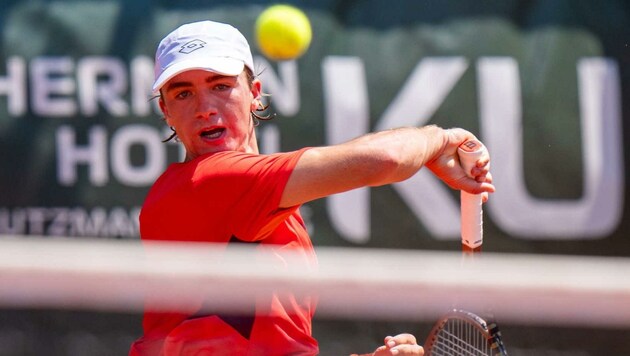 Lukas Neumayer verteidigte als erster Spieler seit Legende Thomas Muster (kl. B.) den Titel bei den Tennis-Staatsmeisterschaften. (Bild: GEPA pictures/ Edgar Eisner)