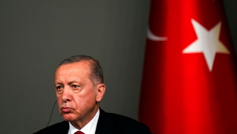 Ihn gilt es zu überzeugen: Recep Tayyip Erdogan (Bild: AP)