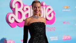 Margot Robbie trug die Original-Nachbildung eines Kleides von Barbie aus den 1960ern. (Bild: Chris Pizzello / AP / picturedesk.com)