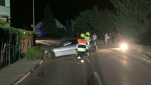 Kein schöner Anblick für den Besitzer des Autos. (Bild: Feuerwehr Mäder)